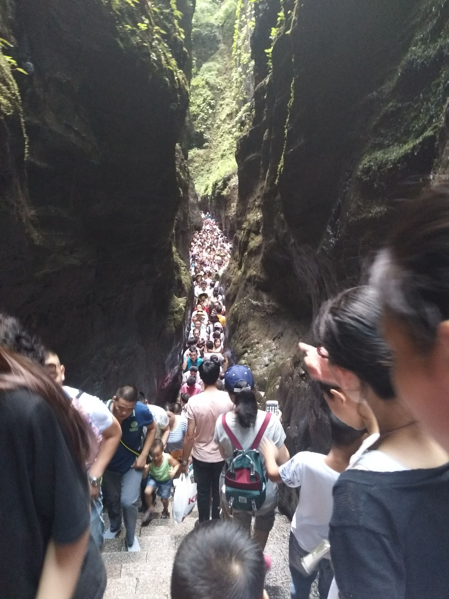 行走百里峡-金笛子企业电子期刊